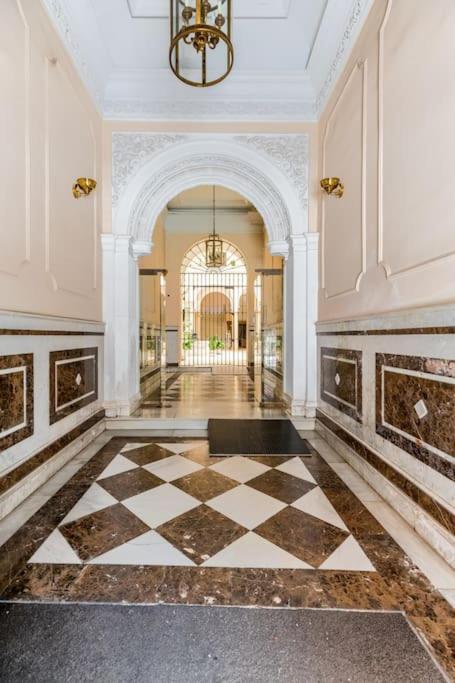 Apartamentos Rg, San Vicente 22 Sevilla Dış mekan fotoğraf